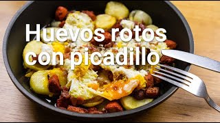 Huevos rotos con picadillo o zorza [upl. by Dorris]